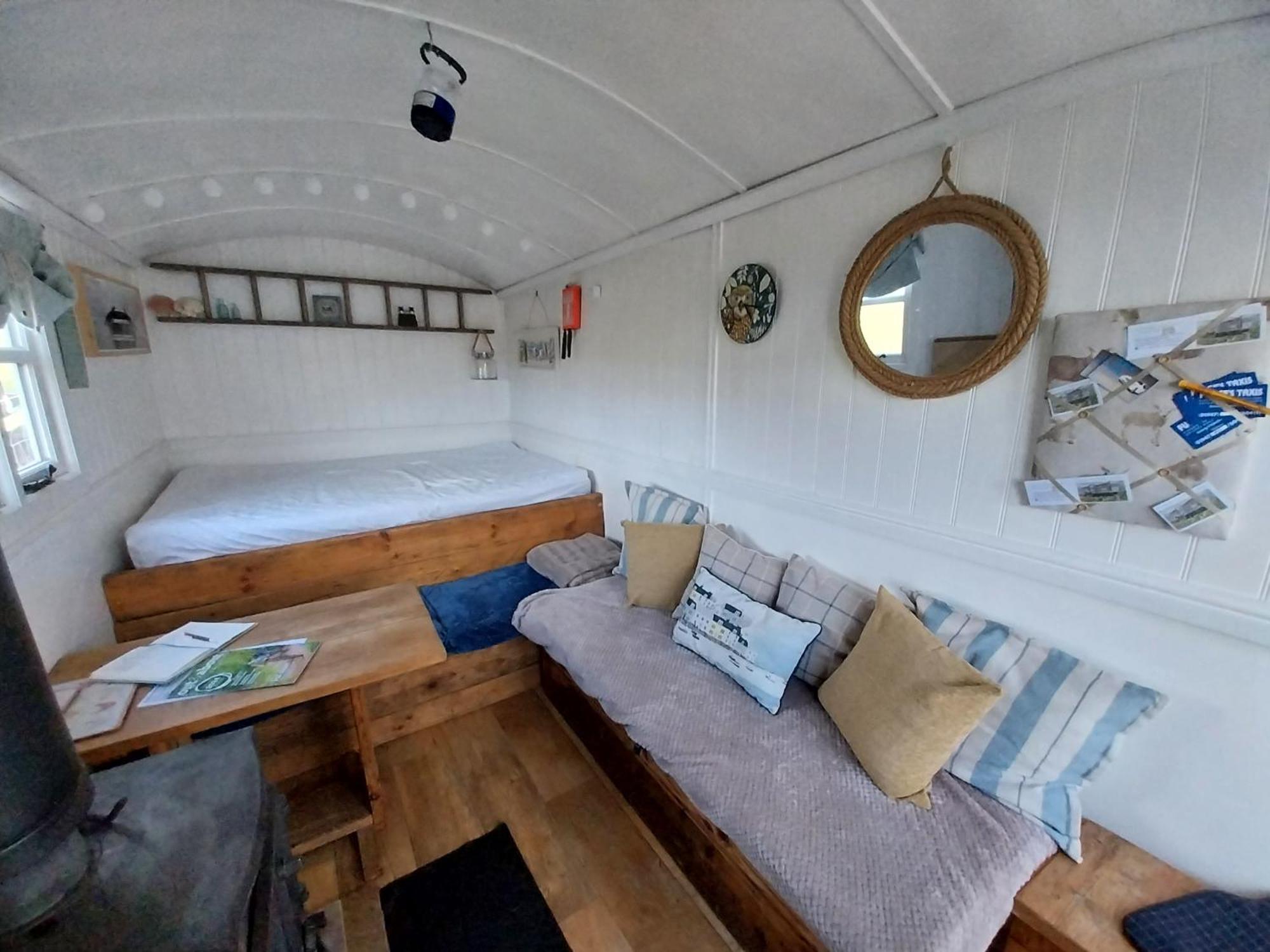 Meadowbeck - Shepherd Huts Fylingdales 外观 照片
