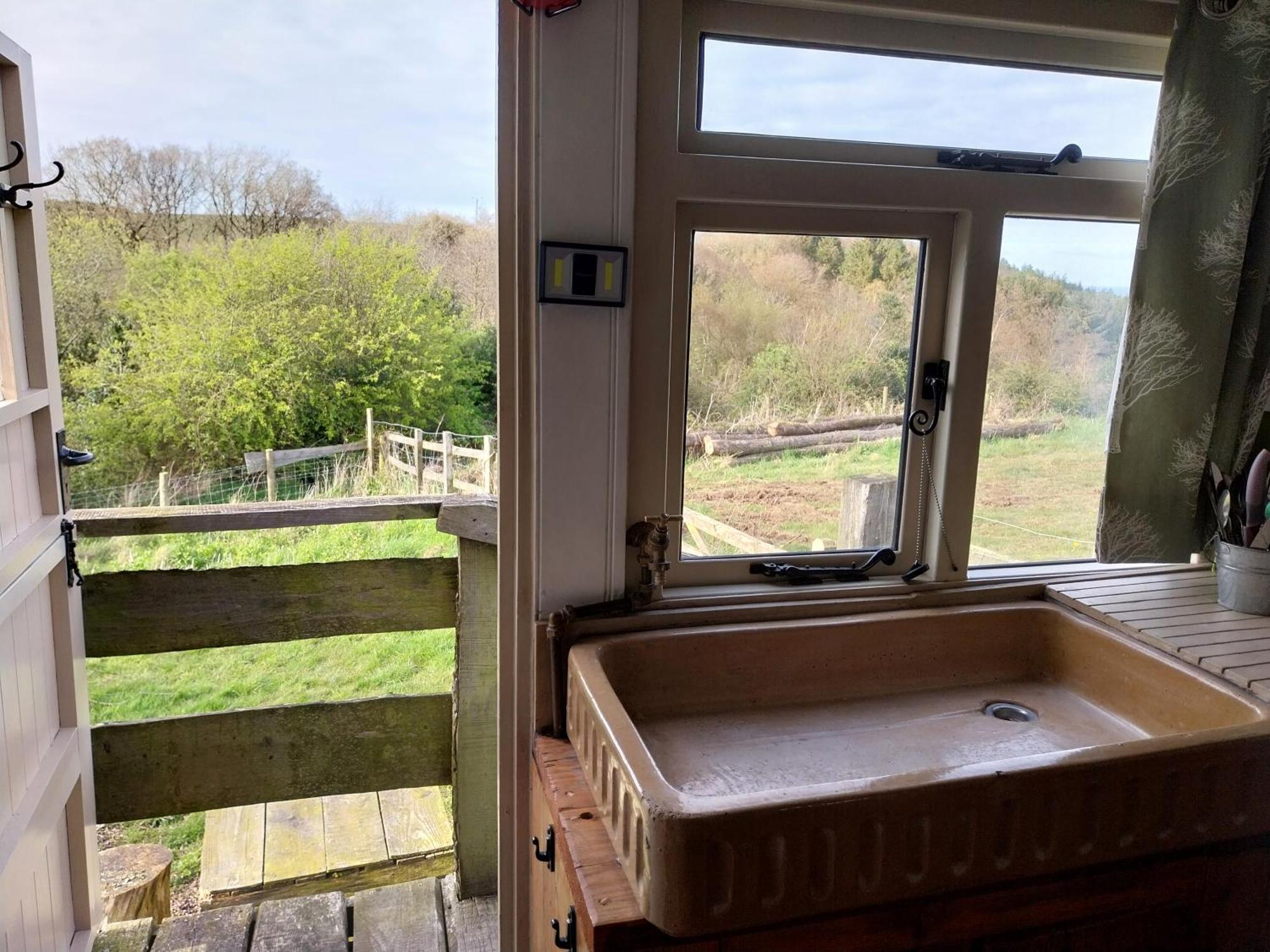Meadowbeck - Shepherd Huts Fylingdales 外观 照片