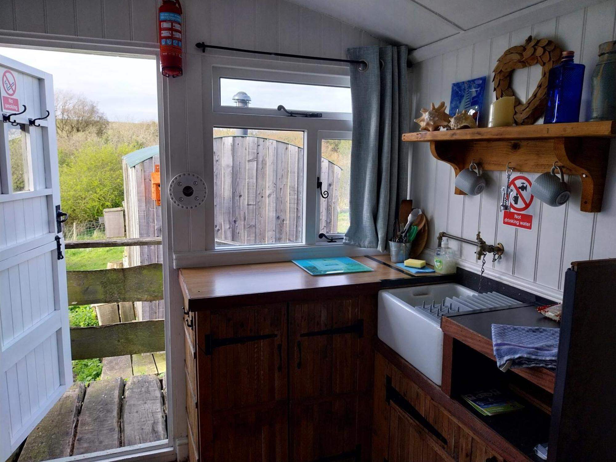 Meadowbeck - Shepherd Huts Fylingdales 外观 照片