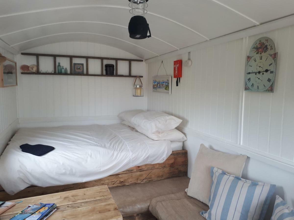 Meadowbeck - Shepherd Huts Fylingdales 外观 照片